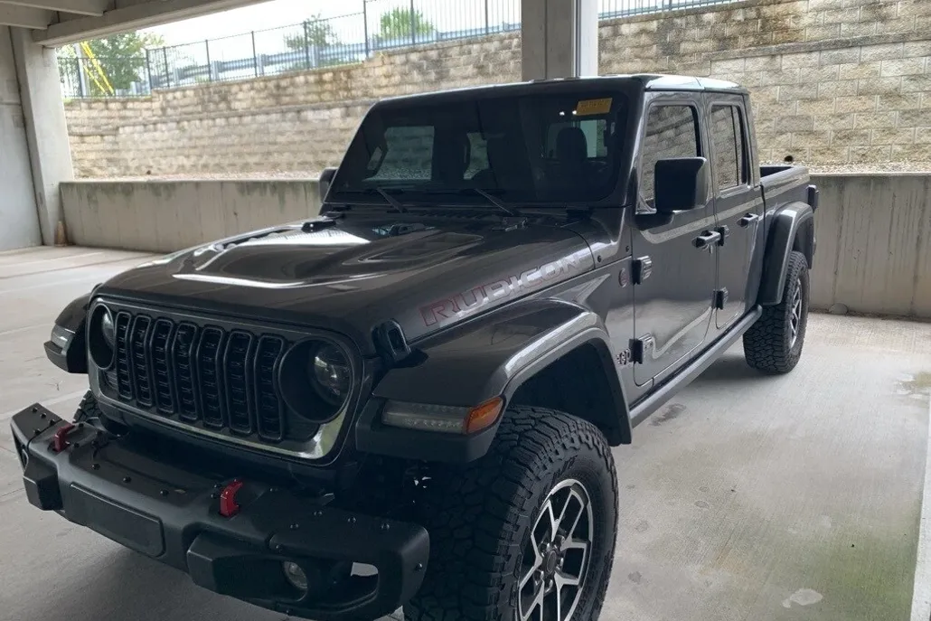 2024 Jeep Gladiator Rubicon photo 1