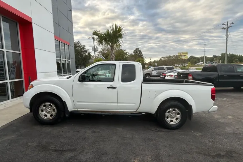 2021 Nissan Frontier King Cab photo 1