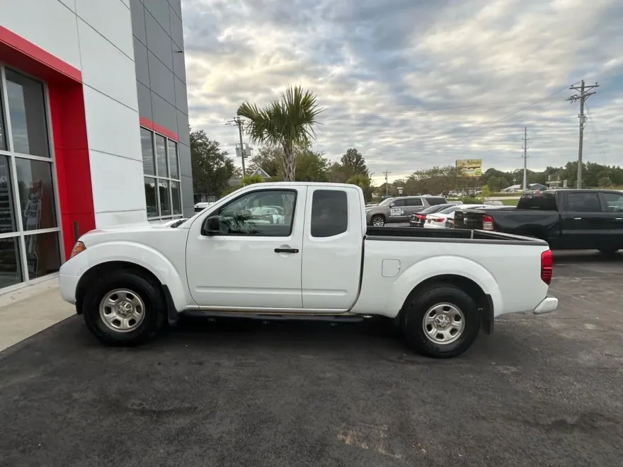 2021 Nissan Frontier King Cab photo 1