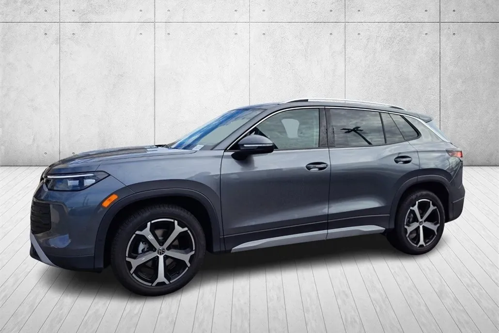 2025 Volkswagen Tiguan SE photo 1