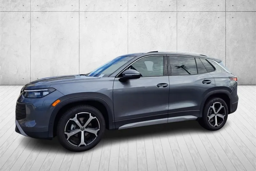 2025 Volkswagen Tiguan SE photo 1
