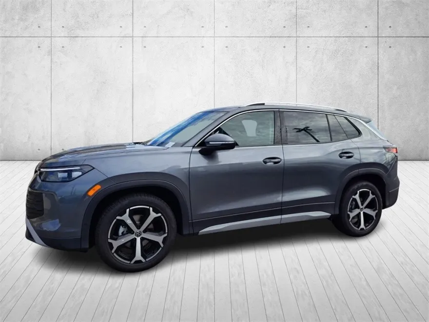 2025 Volkswagen Tiguan SE photo 1