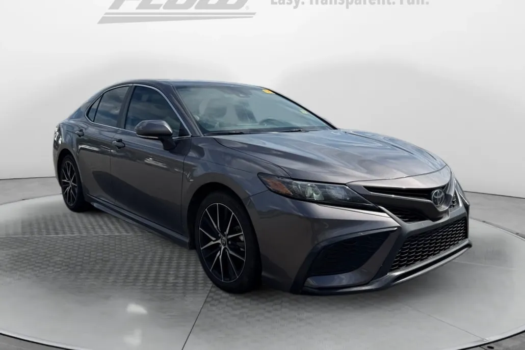 2023 Toyota Camry SE photo 1