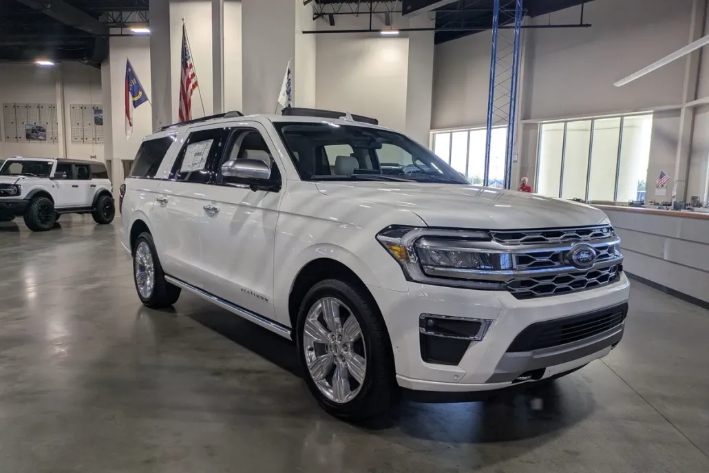 2024 Ford Expedition MAX Platinum photo 1