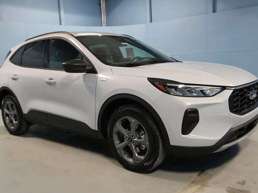 2025 Ford Escape ST-Line photo 1