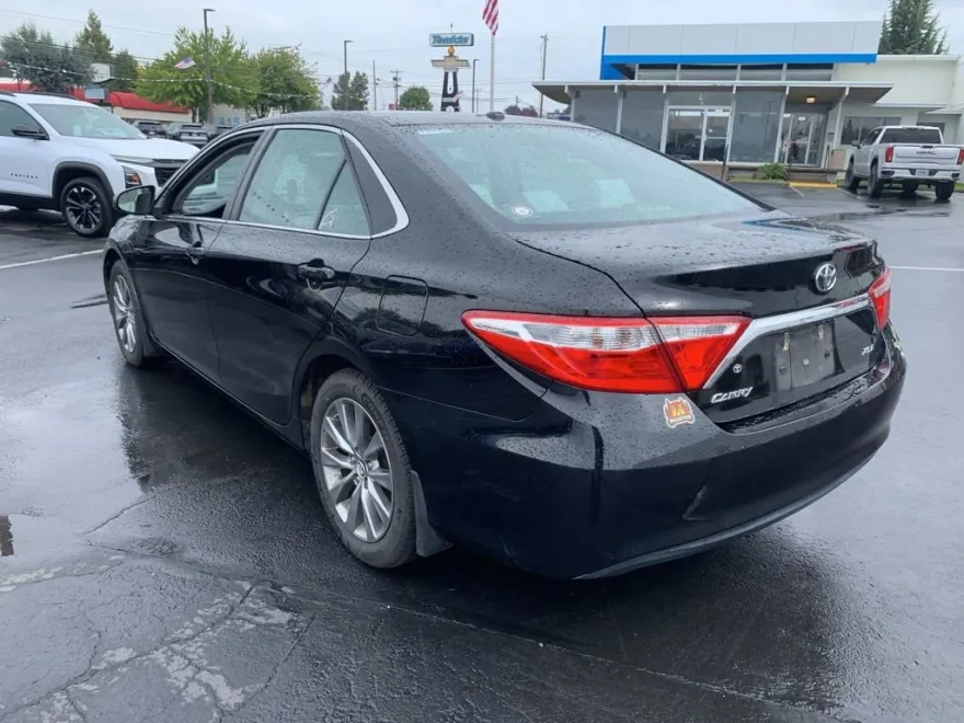 2015 Toyota Camry XLE photo 1