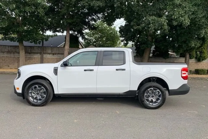 2025 Ford Maverick XLT photo 1