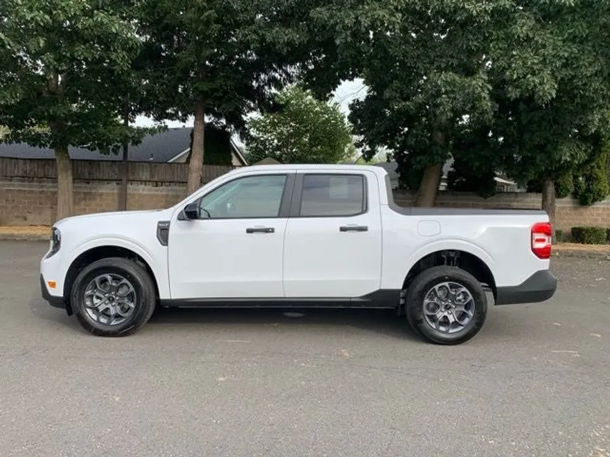 2025 Ford Maverick XLT photo 1