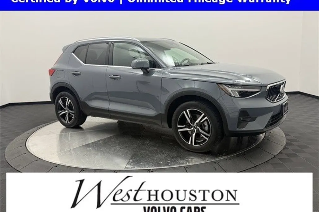 2023 Volvo XC40 AWD Plus photo 1