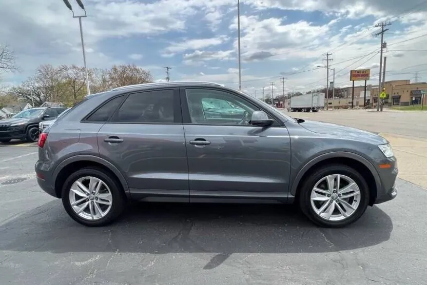 2017 Audi Q3 Premium photo 1
