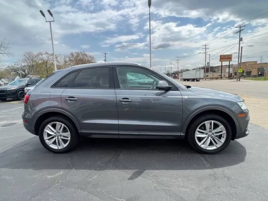 2017 Audi Q3 Premium photo 1