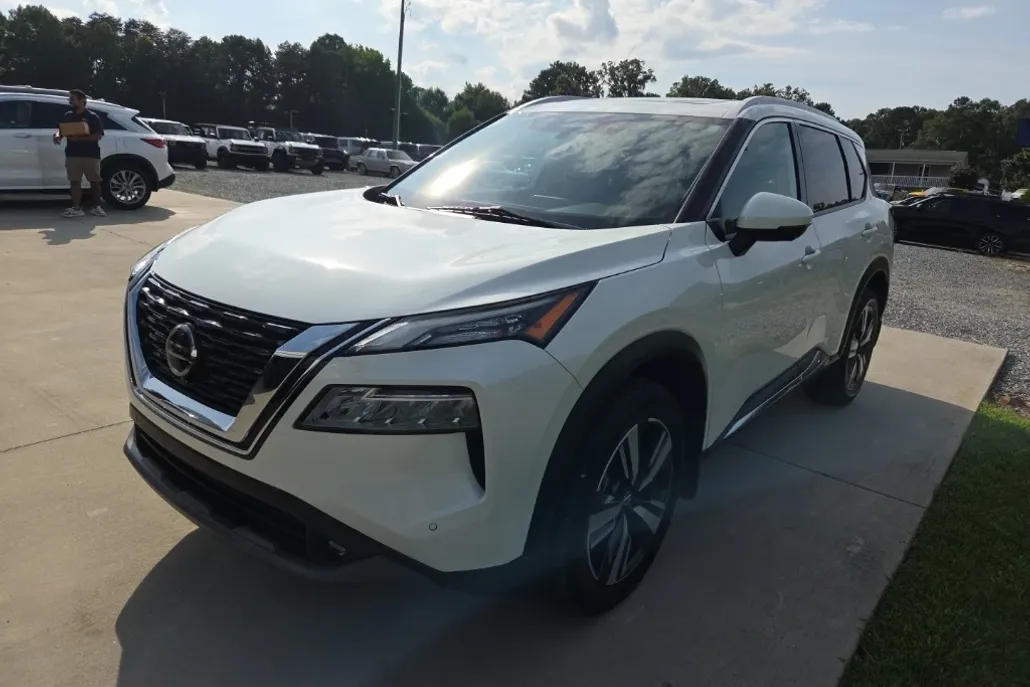2021 Nissan Rogue SL photo 1