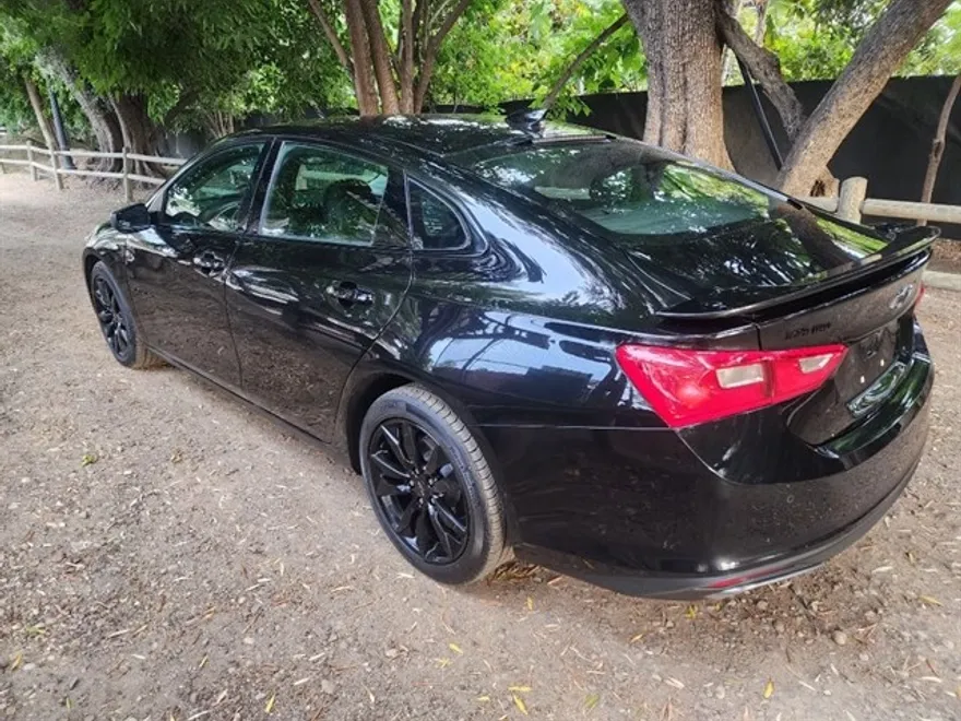 2022 Chevrolet Malibu RS photo 2