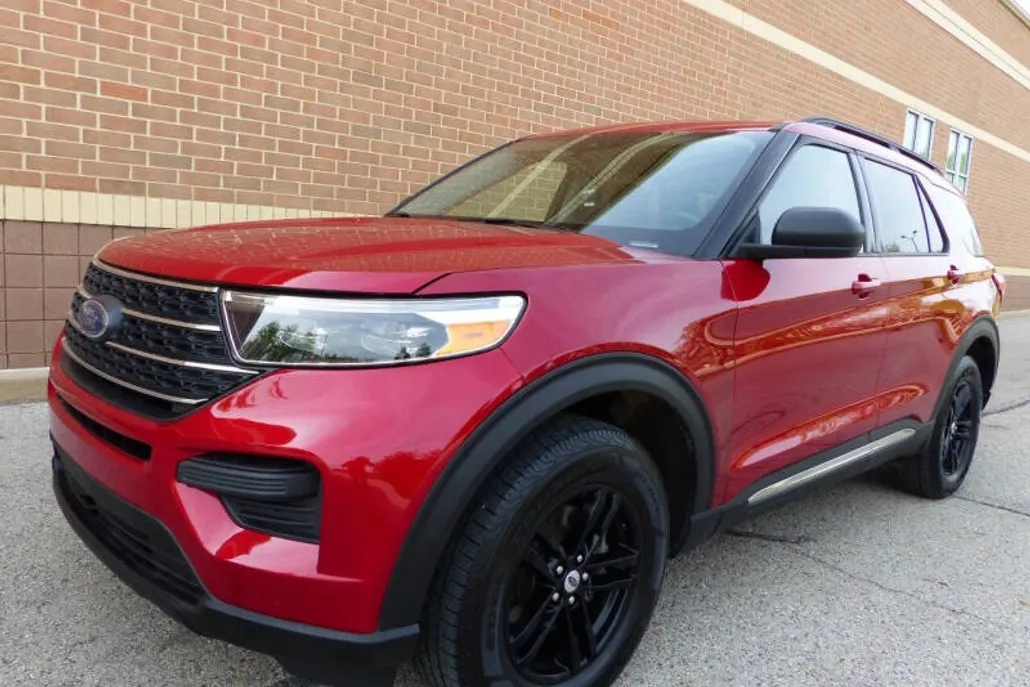 2020 Ford Explorer XLT photo 1