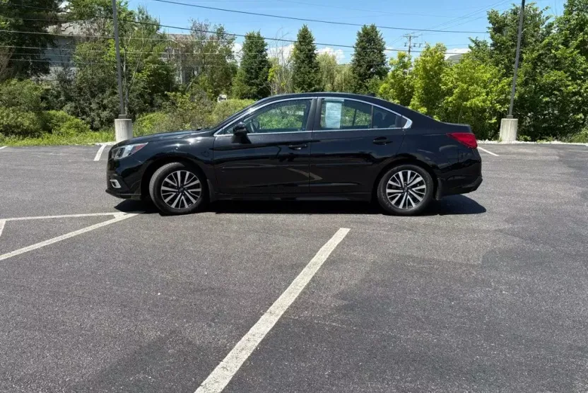 2019 Subaru Legacy 2.5i photo 1