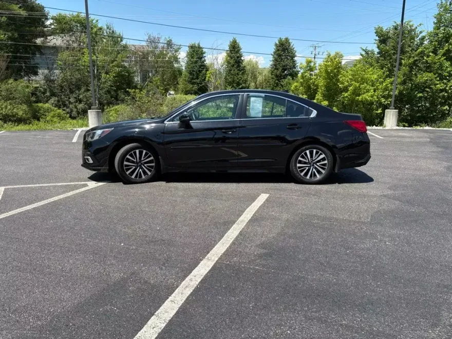 2019 Subaru Legacy 2.5i photo 1