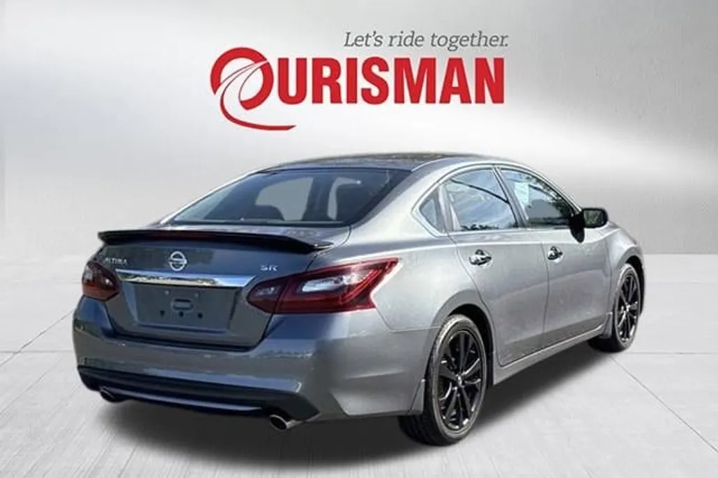 2017 Nissan Altima 2.5 SR photo 1