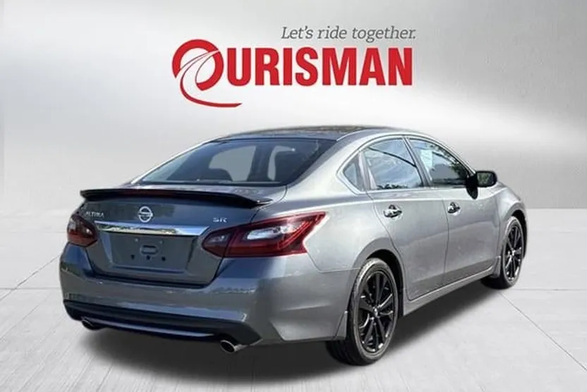 2017 Nissan Altima 2.5 SR photo 1