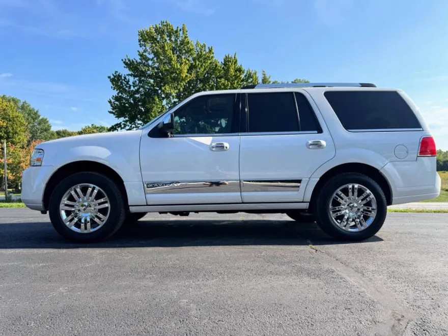 2010 Lincoln Navigator Base photo 1