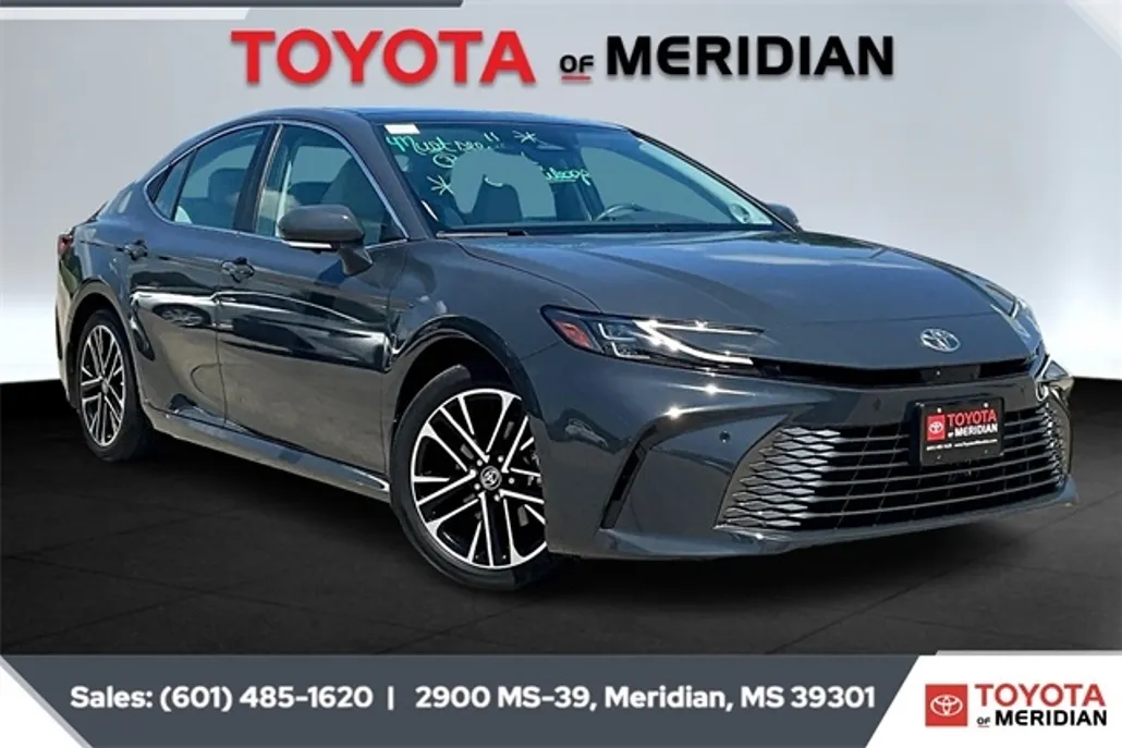 2025 Toyota Camry XLE photo 1
