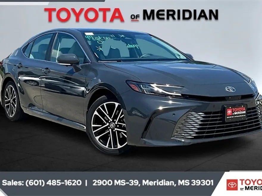 2025 Toyota Camry XLE photo 1