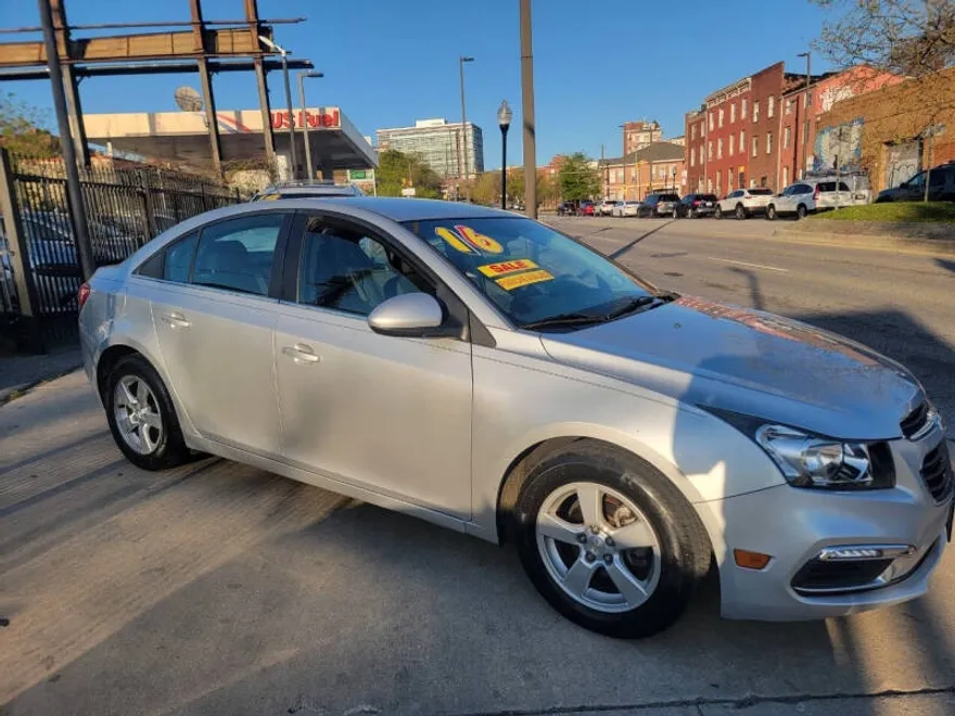 2016 Chevrolet Cruze photo 1