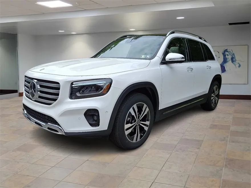 2025 Mercedes Benz GLB 250 4MATIC photo 1