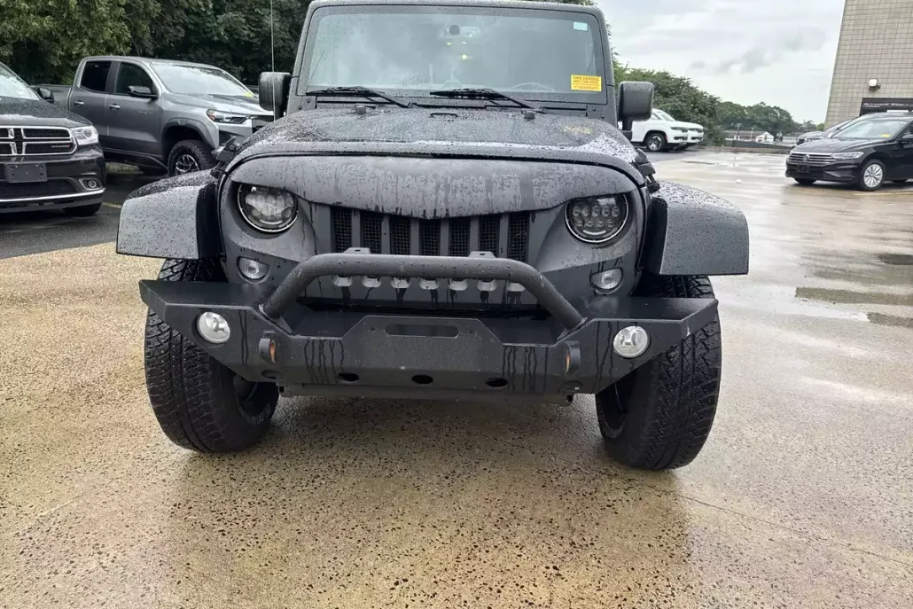 2016 Jeep Wrangler Unlimited Sahara photo 1