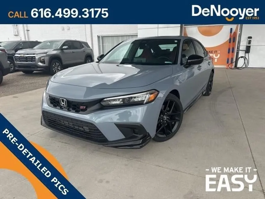 2022 Honda Civic Si photo 1
