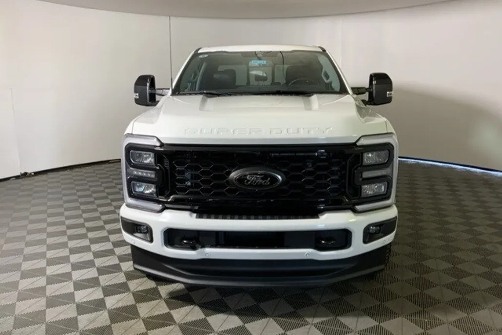 2025 Ford F-350 Lariat photo 1