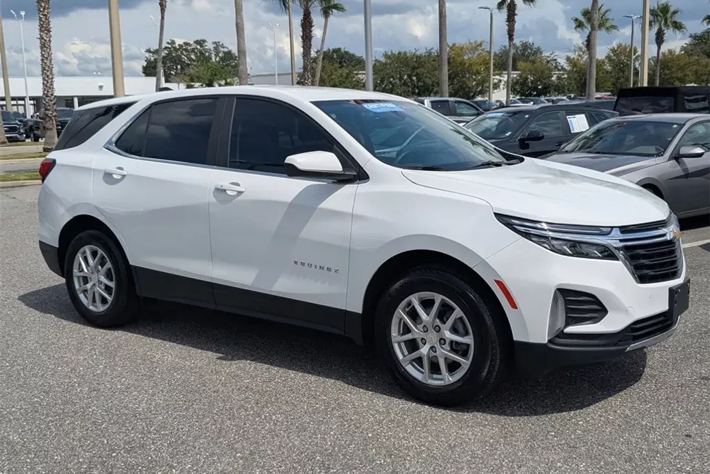 2023 Chevrolet Equinox LT photo 1