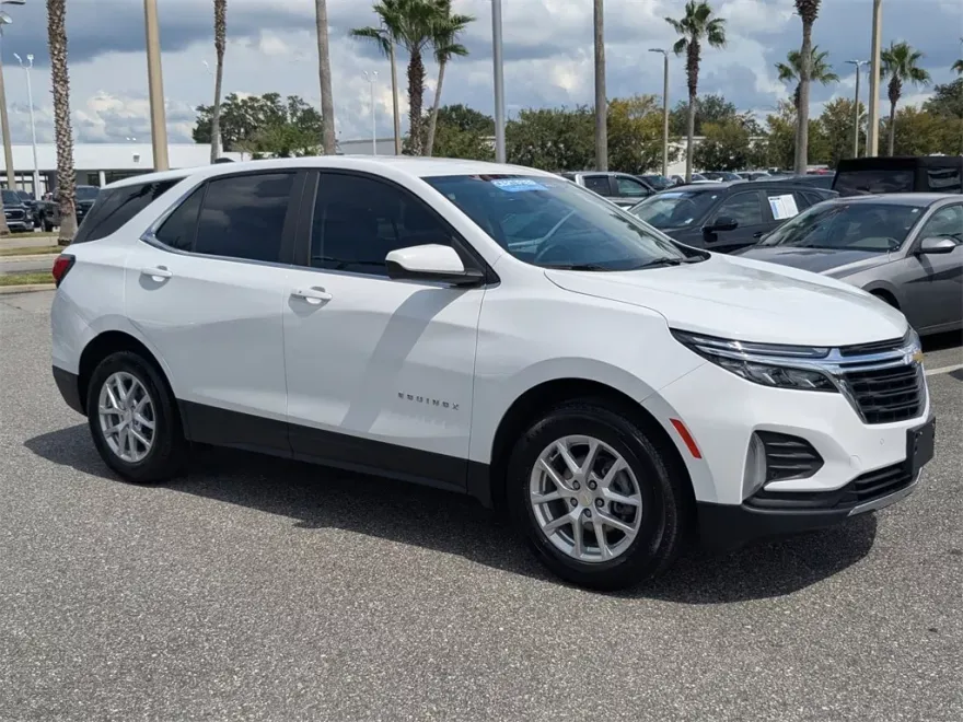 2023 Chevrolet Equinox LT photo 1
