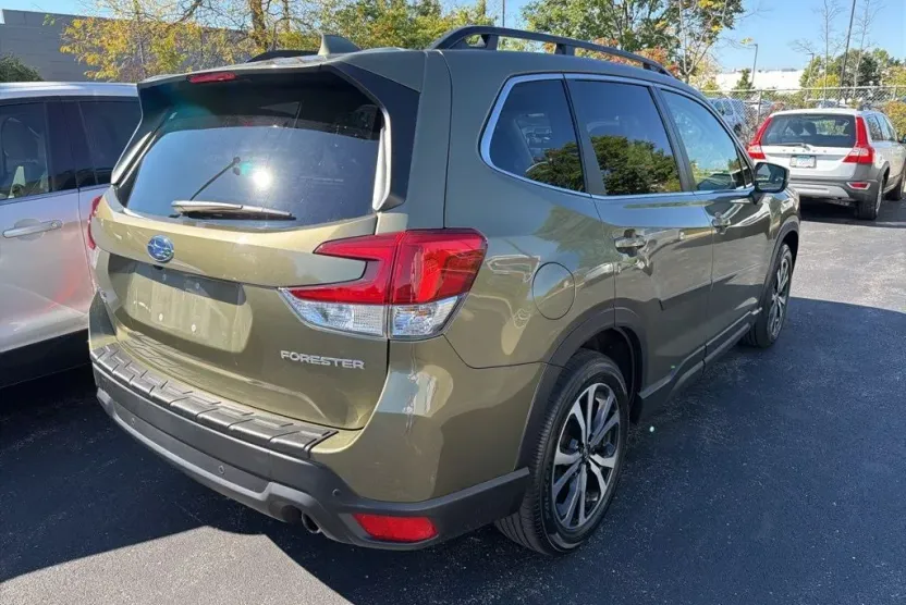 2022 Subaru Forester Limited photo 1