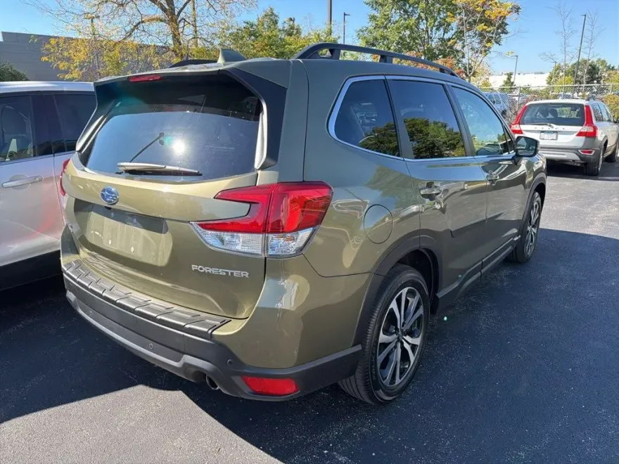 2022 Subaru Forester Limited photo 1