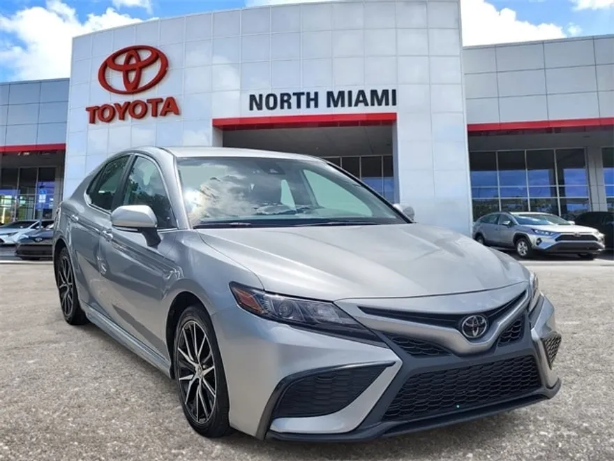 2024 Toyota Camry SE photo 1