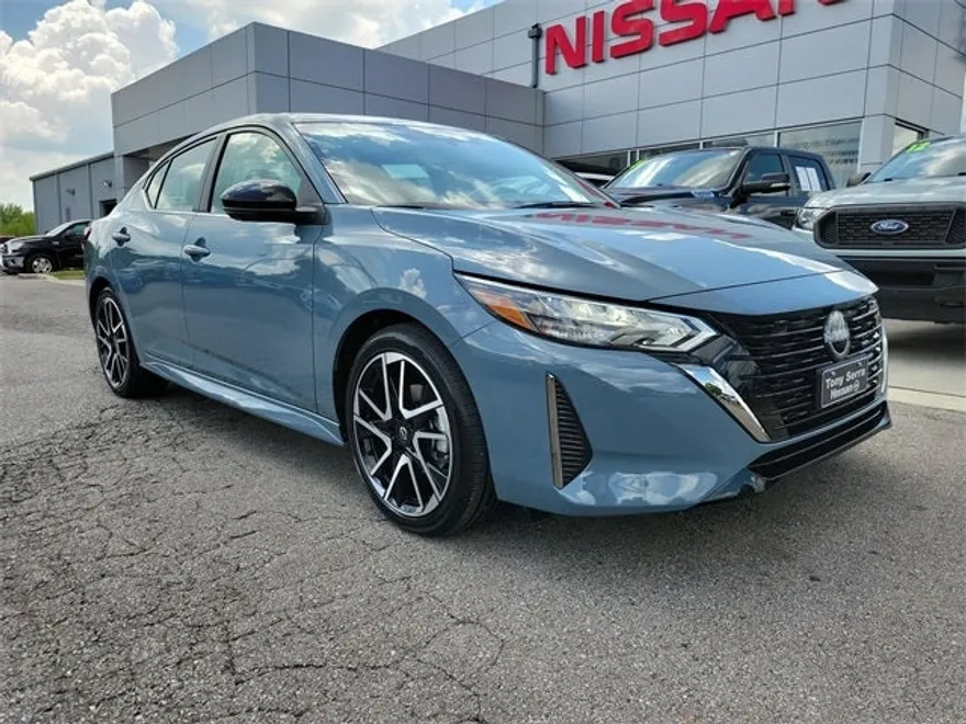 2025 Nissan Sentra SR photo 1