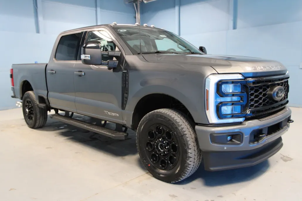 2025 Ford F-250 Lariat photo 1