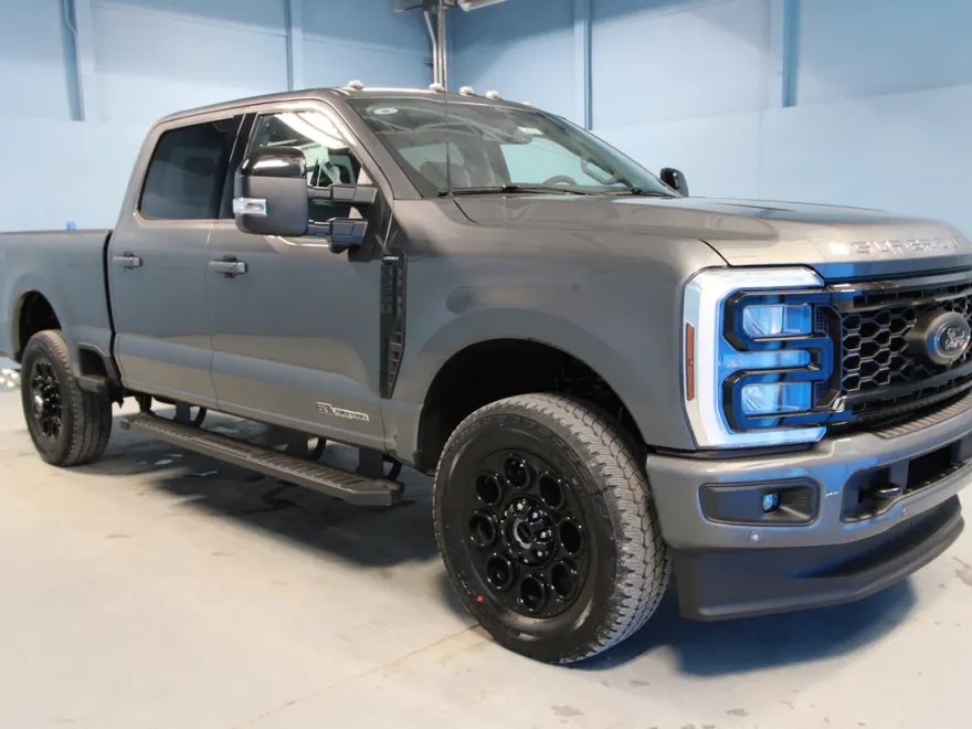 2025 Ford F-250 Lariat photo 1