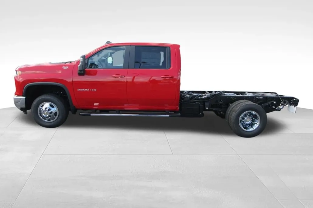 2026 Chevrolet Silverado 3500HD LT photo 1