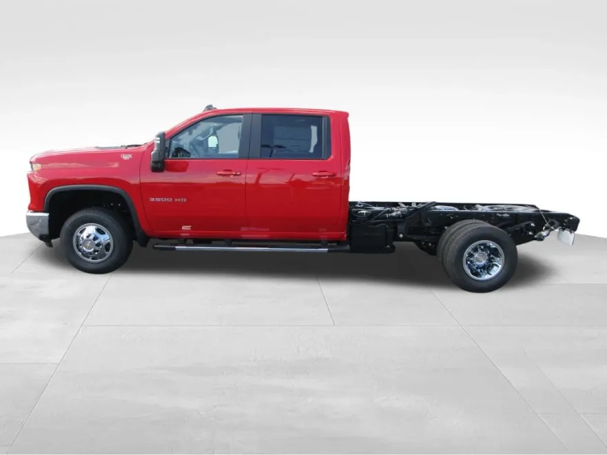 2026 Chevrolet Silverado 3500HD LT photo 1