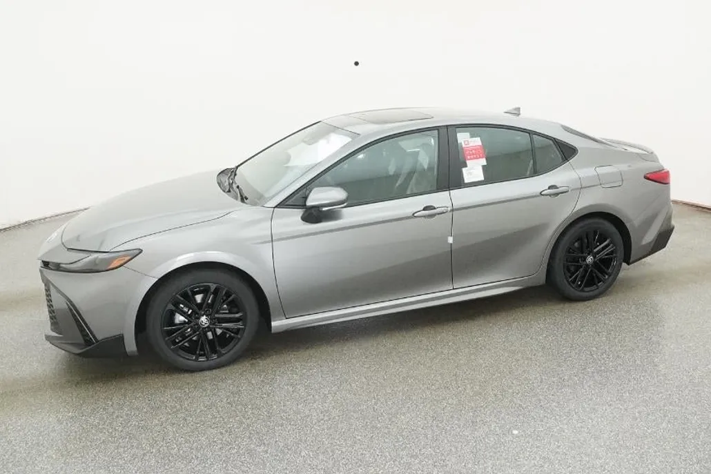 2026 Toyota Camry SE photo 1