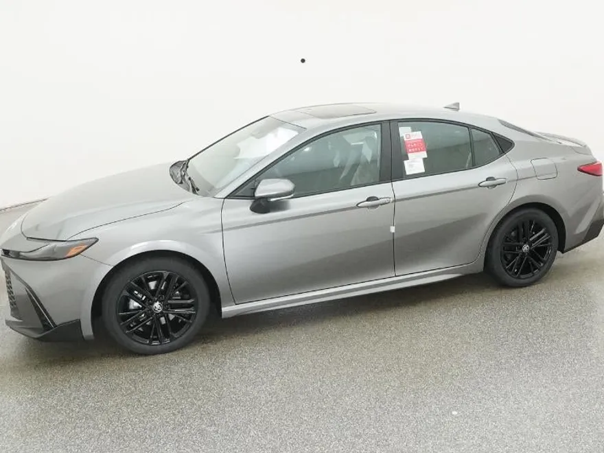 2026 Toyota Camry SE photo 1