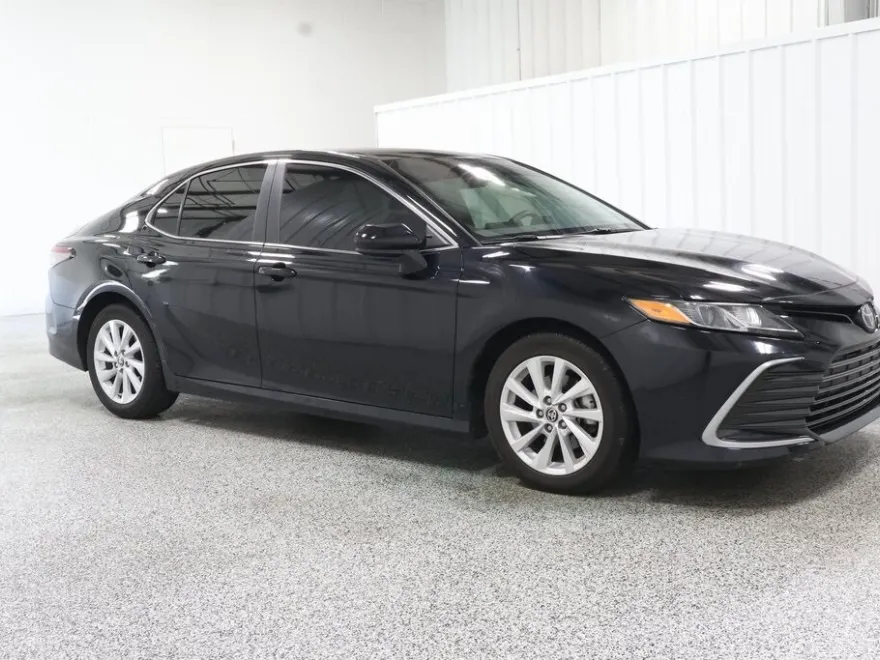 2023 Toyota Camry LE photo 1