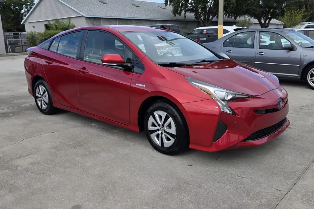 2018 Toyota Prius Two photo 1