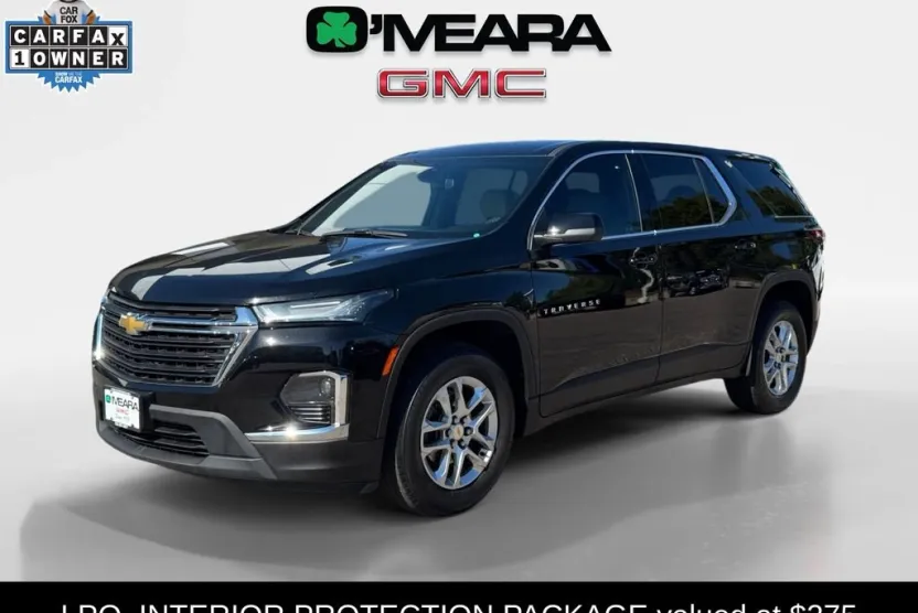 2023 Chevrolet Traverse LS photo 1