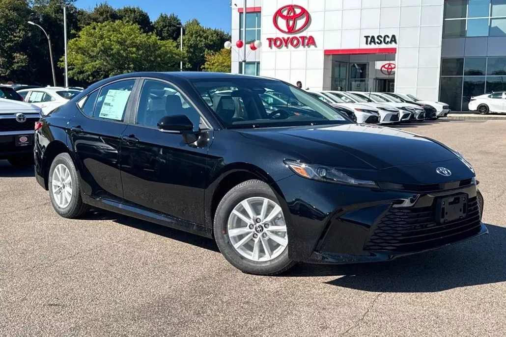 2026 Toyota Camry LE photo 1