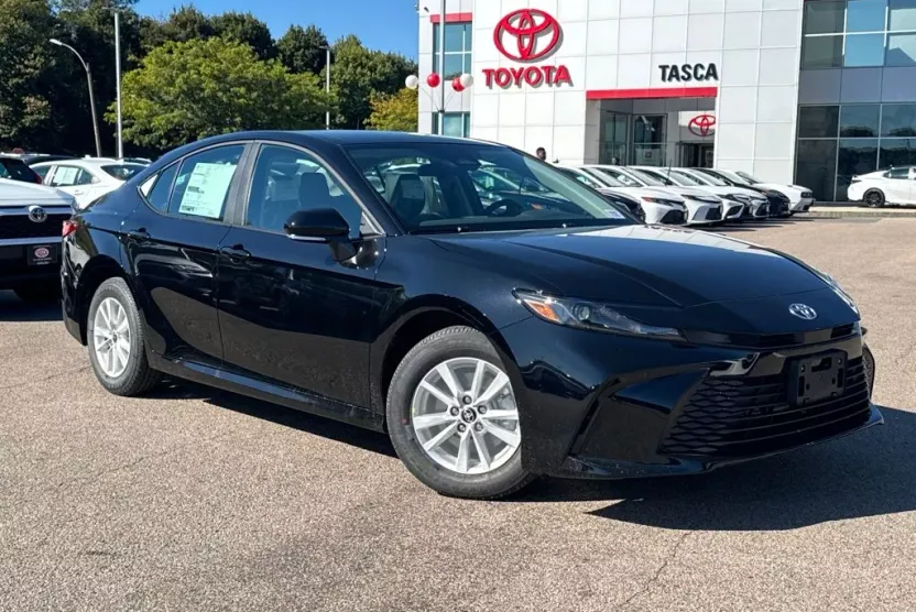 2026 Toyota Camry LE photo 1