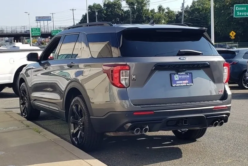 2022 Ford Explorer ST photo 1