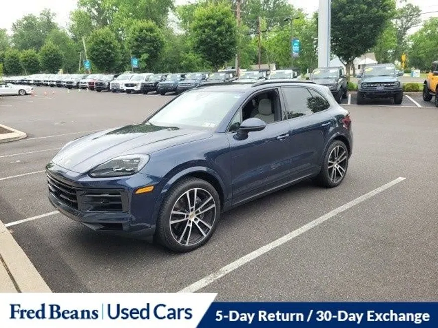 2024 Porsche Cayenne Base photo 1