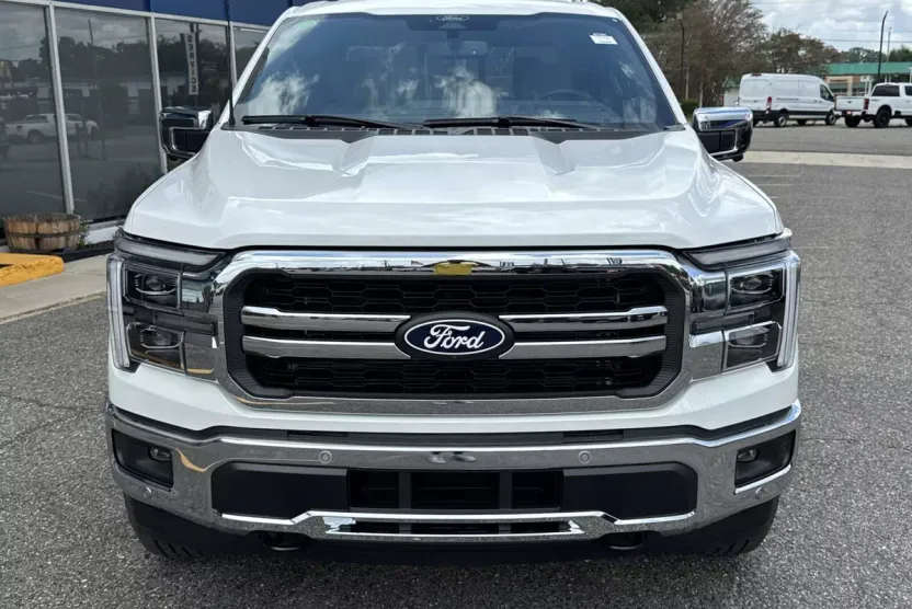 2025 Ford F-150 Lariat photo 1